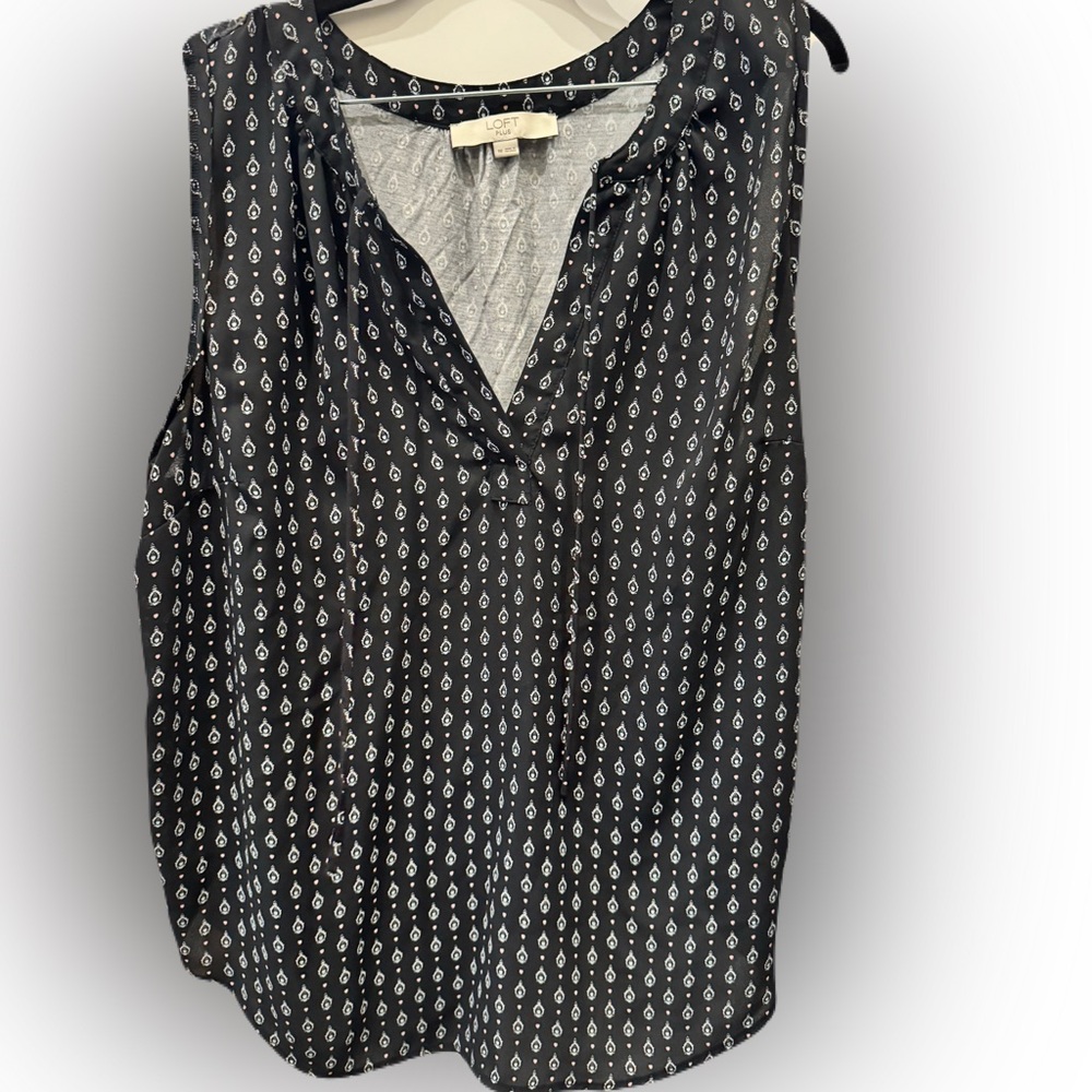 Loft plus tank top size 16 blue and white patterned